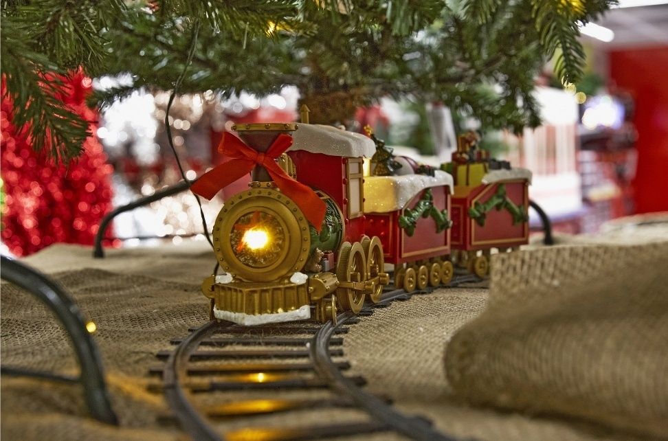 Ogromny pociąg pod choinkę