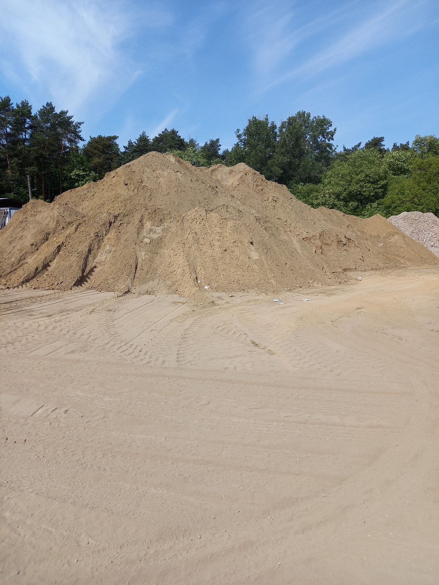 Piach, ziemia, gruz, beton, kruszywa, żwir sprzedaż transport