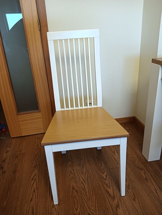 Mesa extensível+ 4 cadeiras