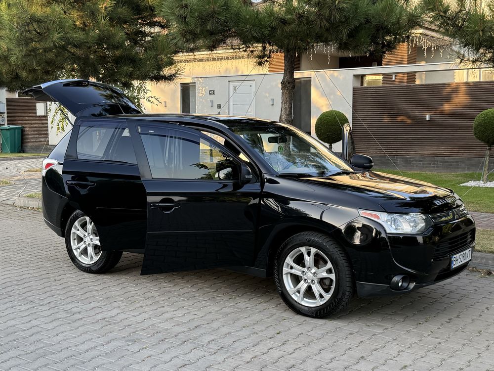 Mitsubishi Outlander 2013 г 2.4 бензин