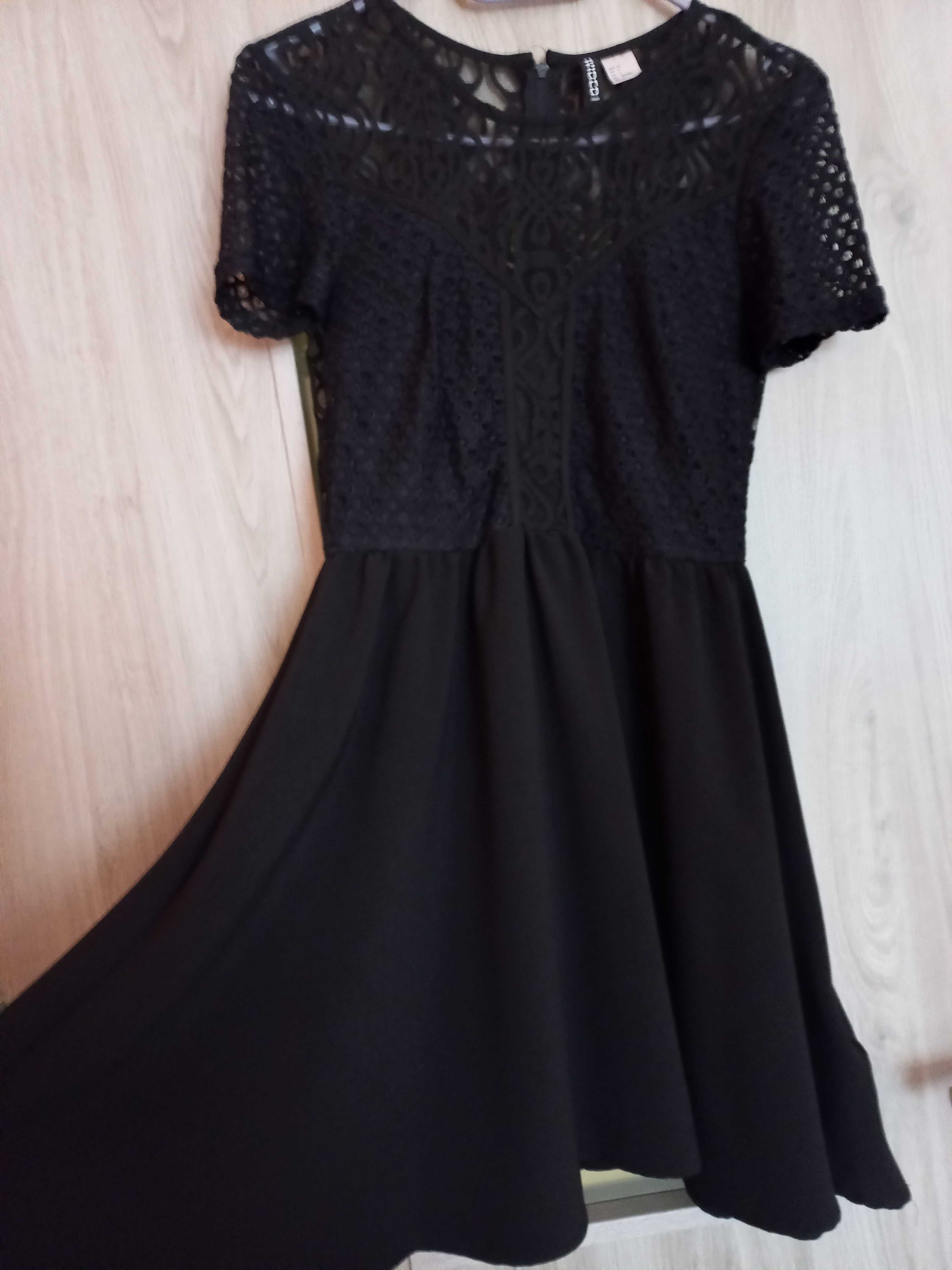 czarna sukienka koronkowa r. 36 HM