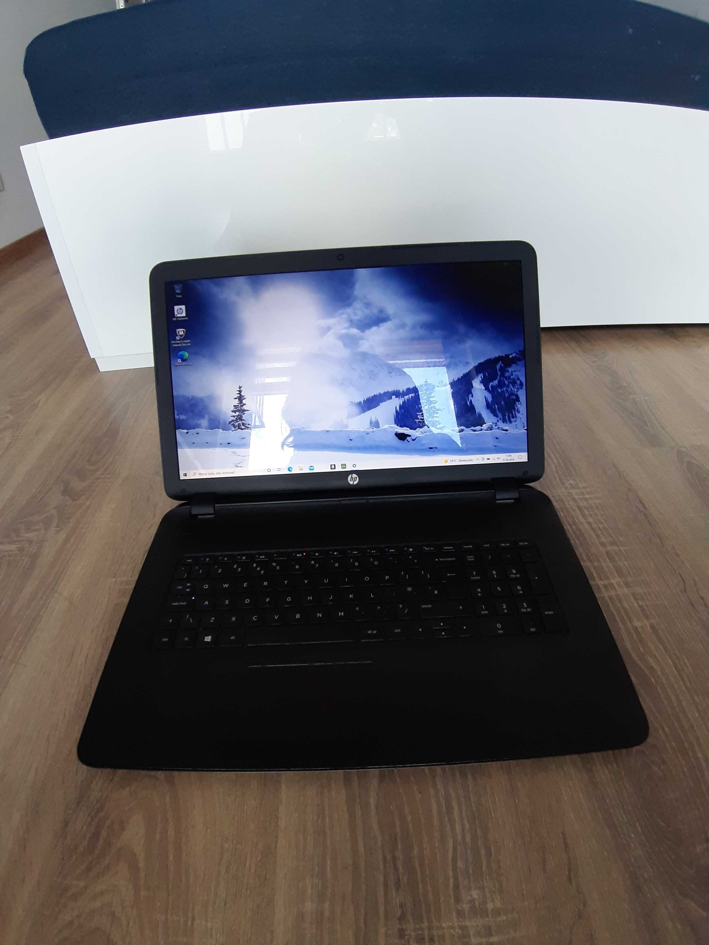 Laptop HP 17 cali czarny jak nowy