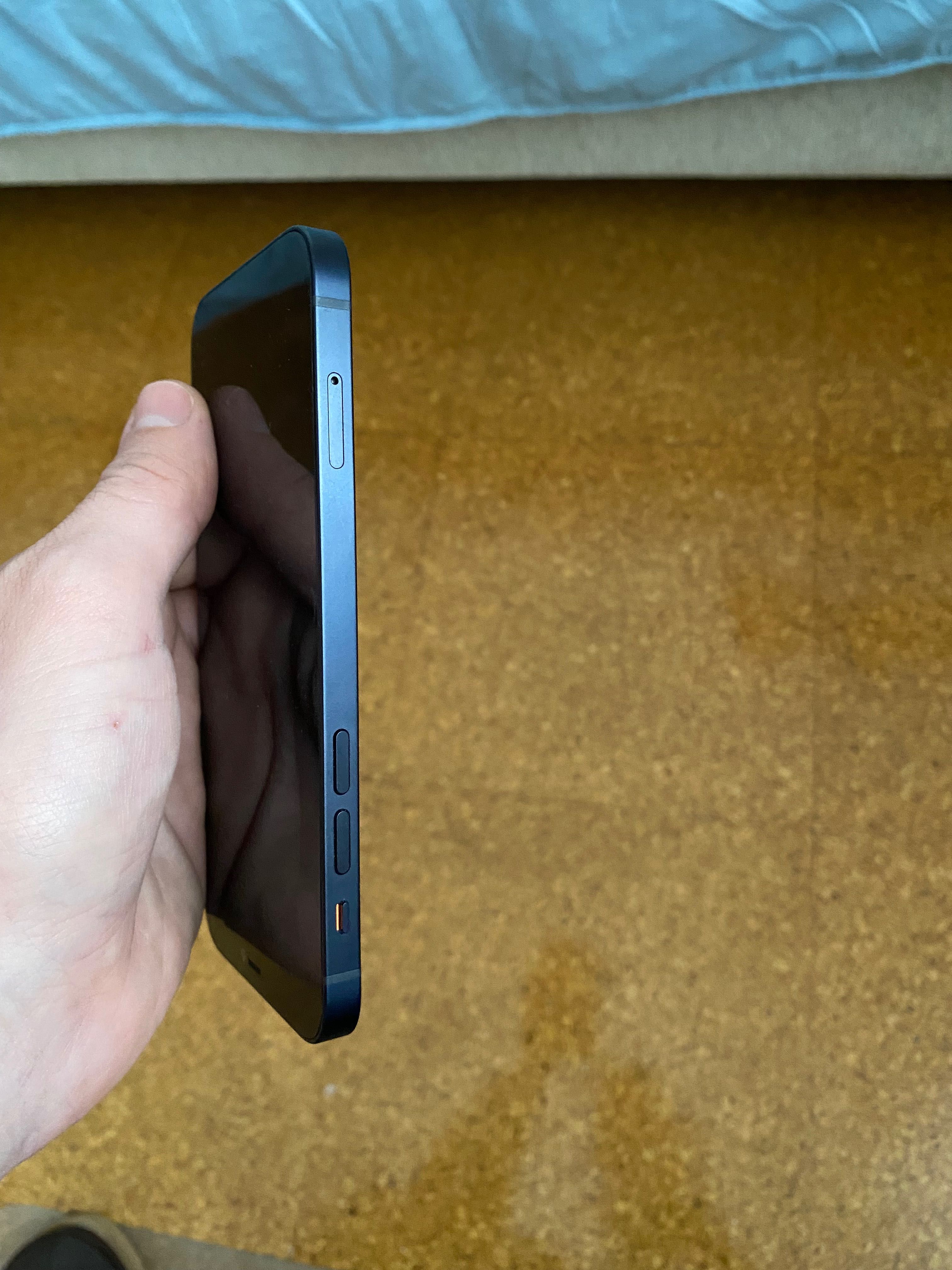 iPhone 12 64GB preto