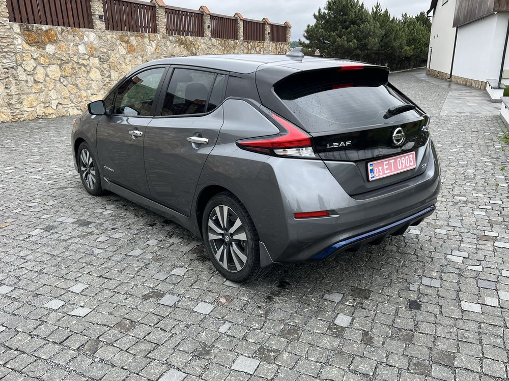 Nissan leaf  SV 40 kw/18рік/SOH88%