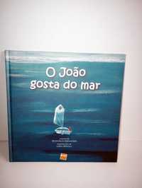 O João gosta do mar