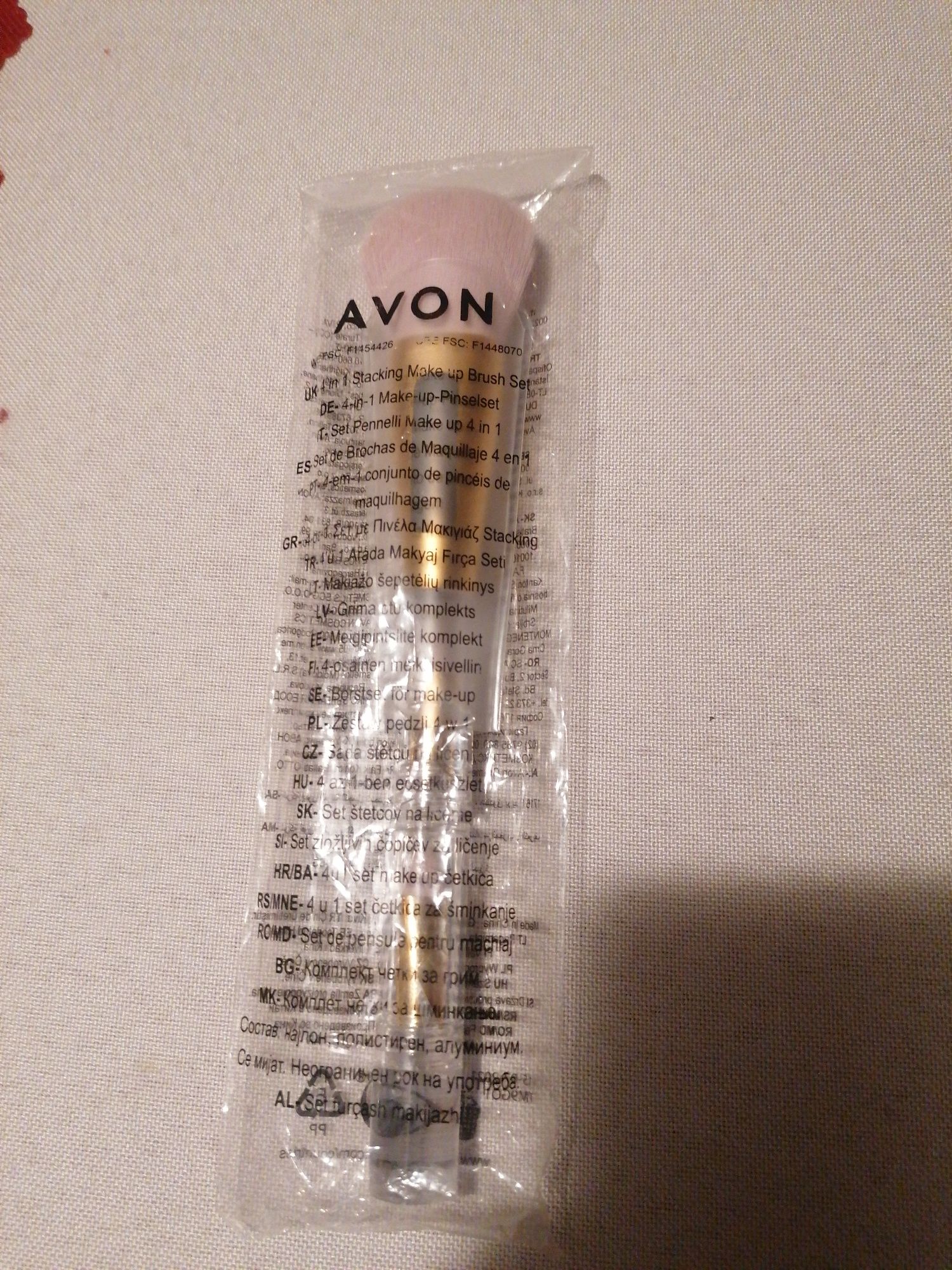 Zestaw pędzli do makijażu 4 w 1 avon