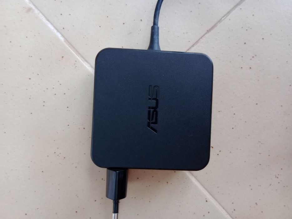 Carregador Asus .