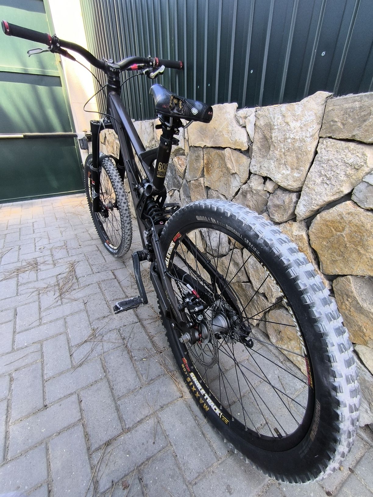 Bicicleta Downhill Mondraker
