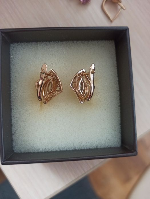 Сережки із медичного золота