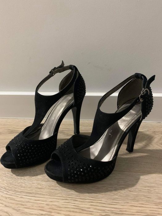 Czarne sandałki na obcasie