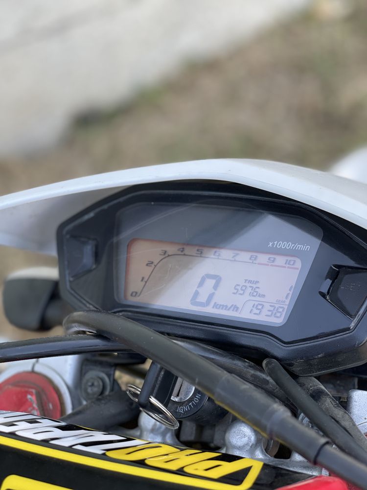 Продам мотоцикл ендуро 250