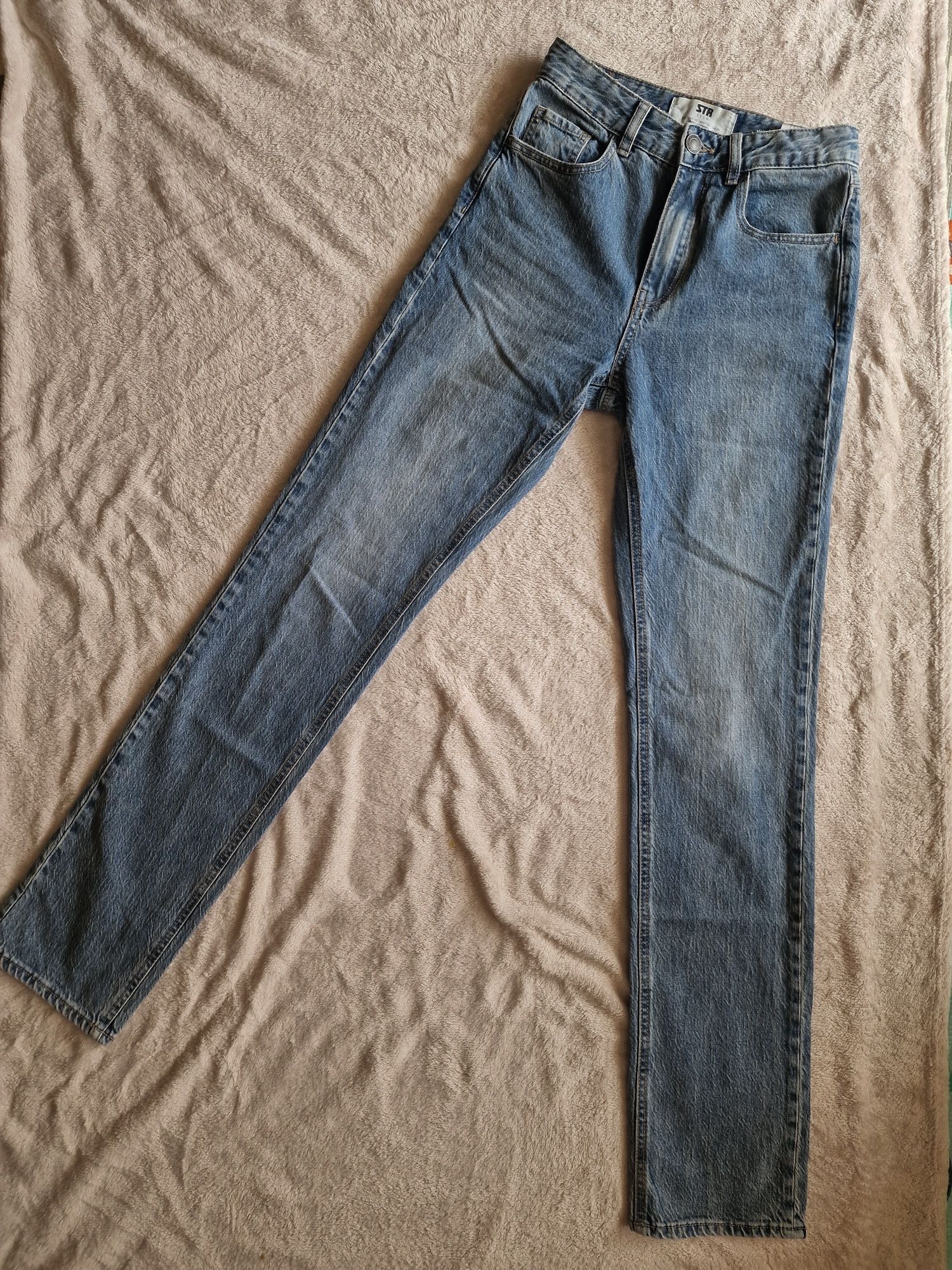 Dżinsy jeansy z prostą nogawką Stradivarius XS 34