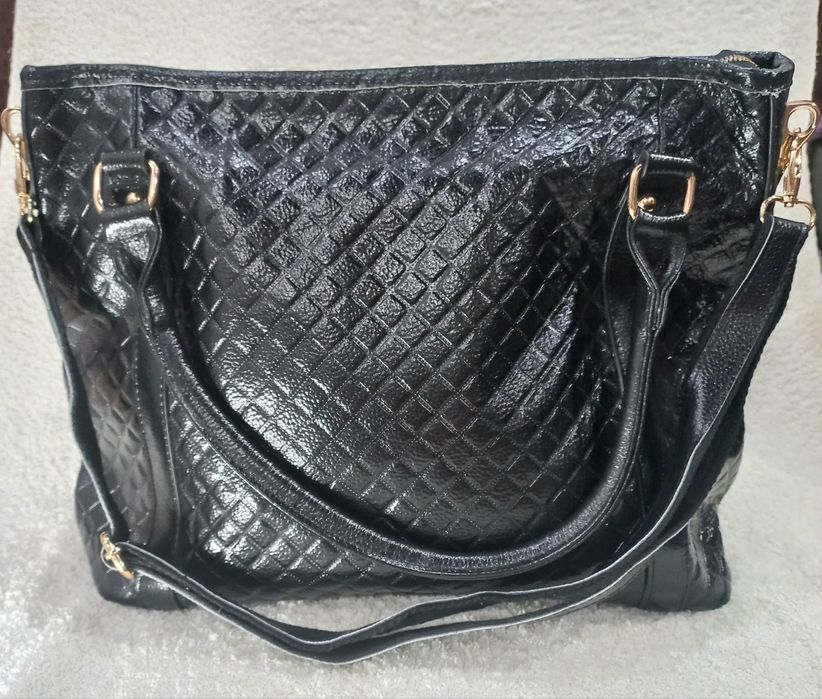 Сумка жіноча з натуральної лакованої шкіри в ідеальному стані