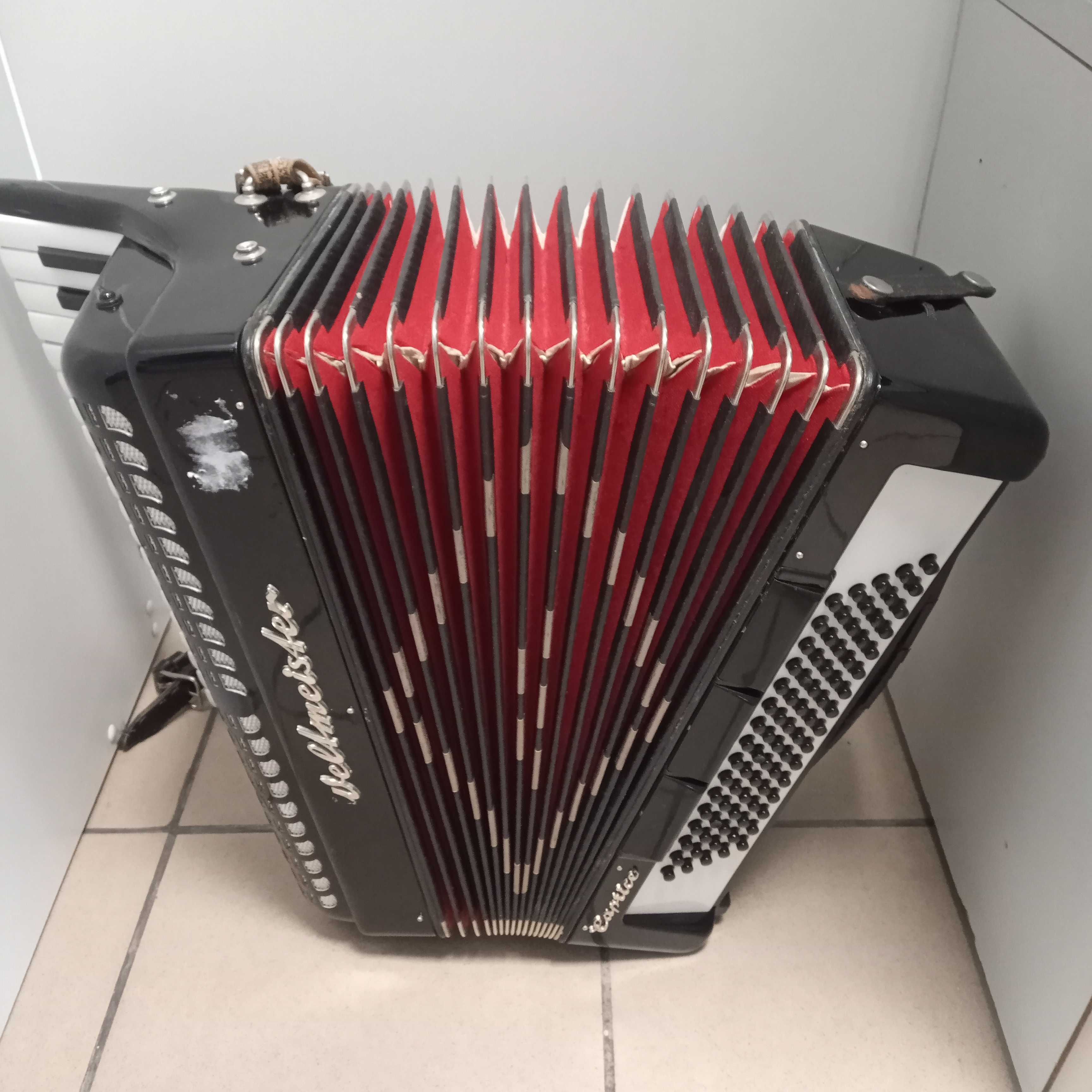 Akordeon Weltmaister Caprice 80 basów (koncertowy)