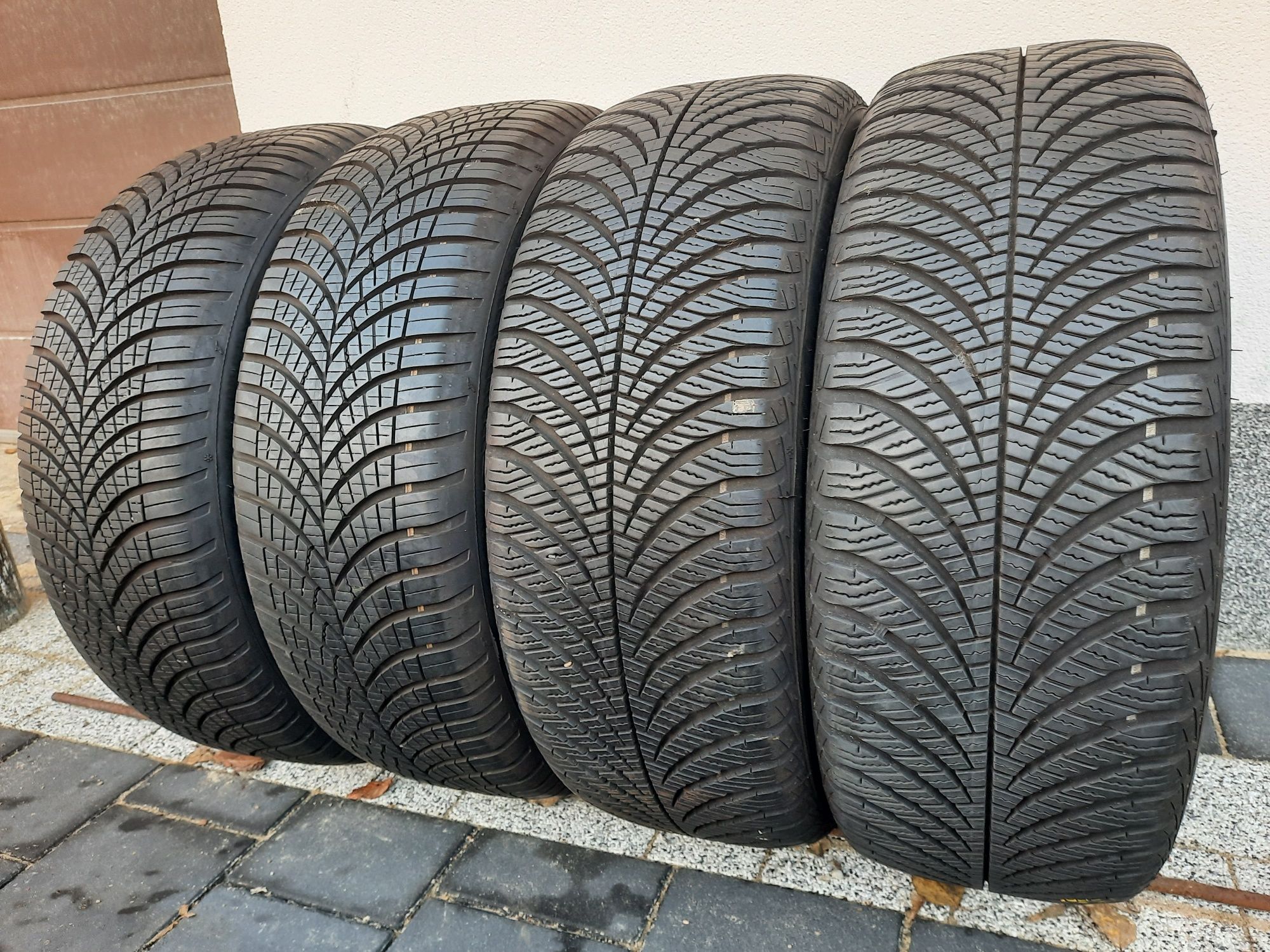 4 opony 235/55 R17 Goodyear Vector4seasons 7.5mm