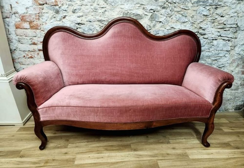 Stylowa sofa w stylu vintage – elegancja i charakter