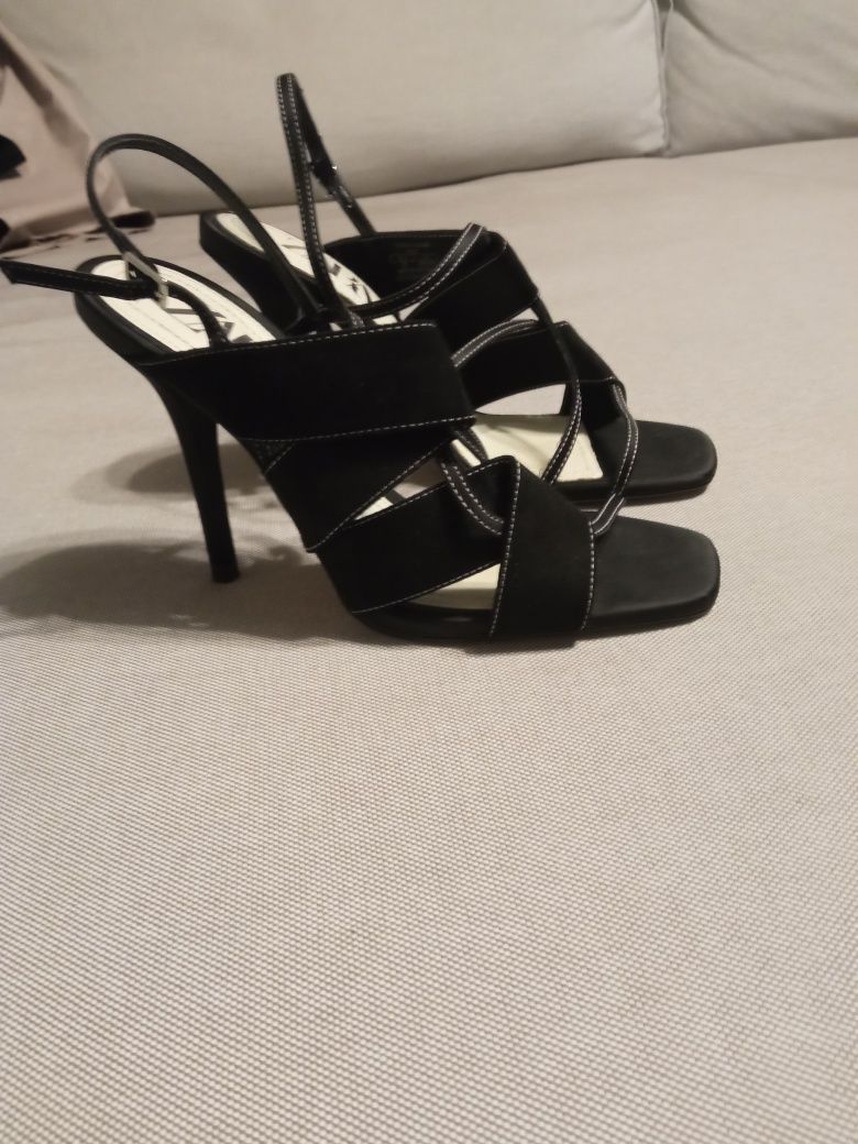 Czarne sandały damskie Zara