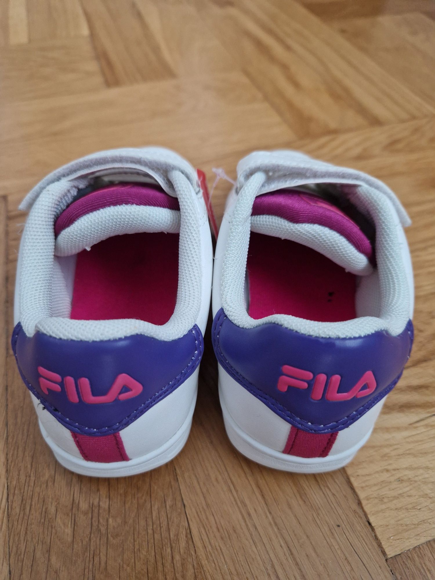 Sneakersy dziewczęce FIla Crosscourt 2 Nt Velcro Kids rozm.28, Nowe