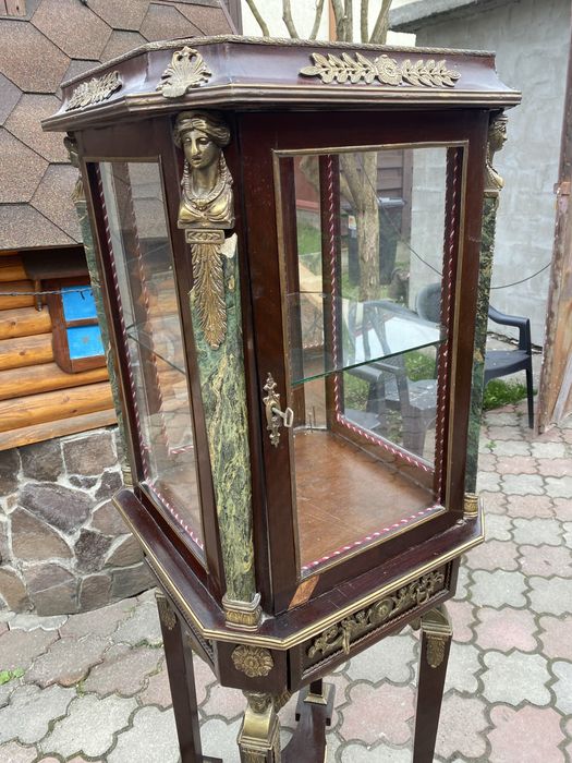 Ексклюзивна вітрина АМПІР