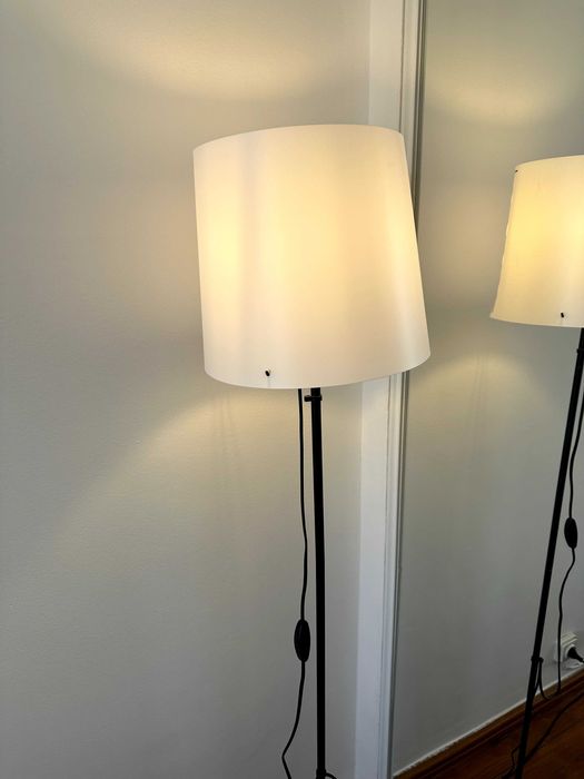 Candeeiro de pé com lâmpada LED