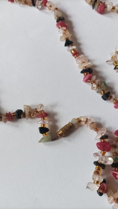 Колье и ожерелья из натуральных камней.