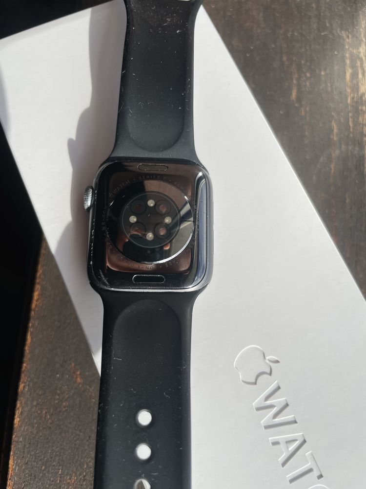 Apple Watch Series 6 (40 mm, GPS) com caixa e carregador original