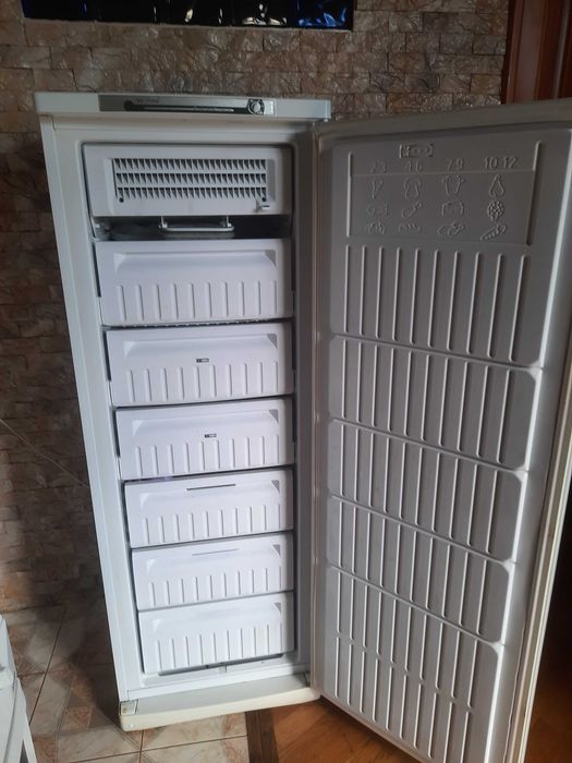 Морозильна камера INDESIT SFR 167 NF