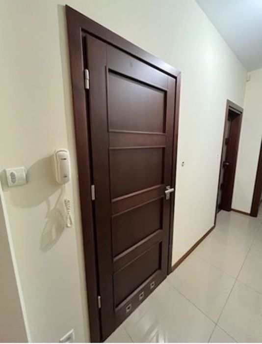 Drzwi wewnętrzne drewniane solidne kompletne z futrynami ościeżnicami