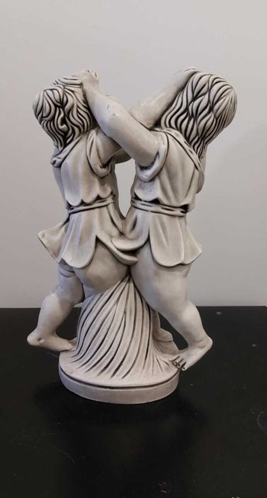 Vende-se Estatueta Decorativa