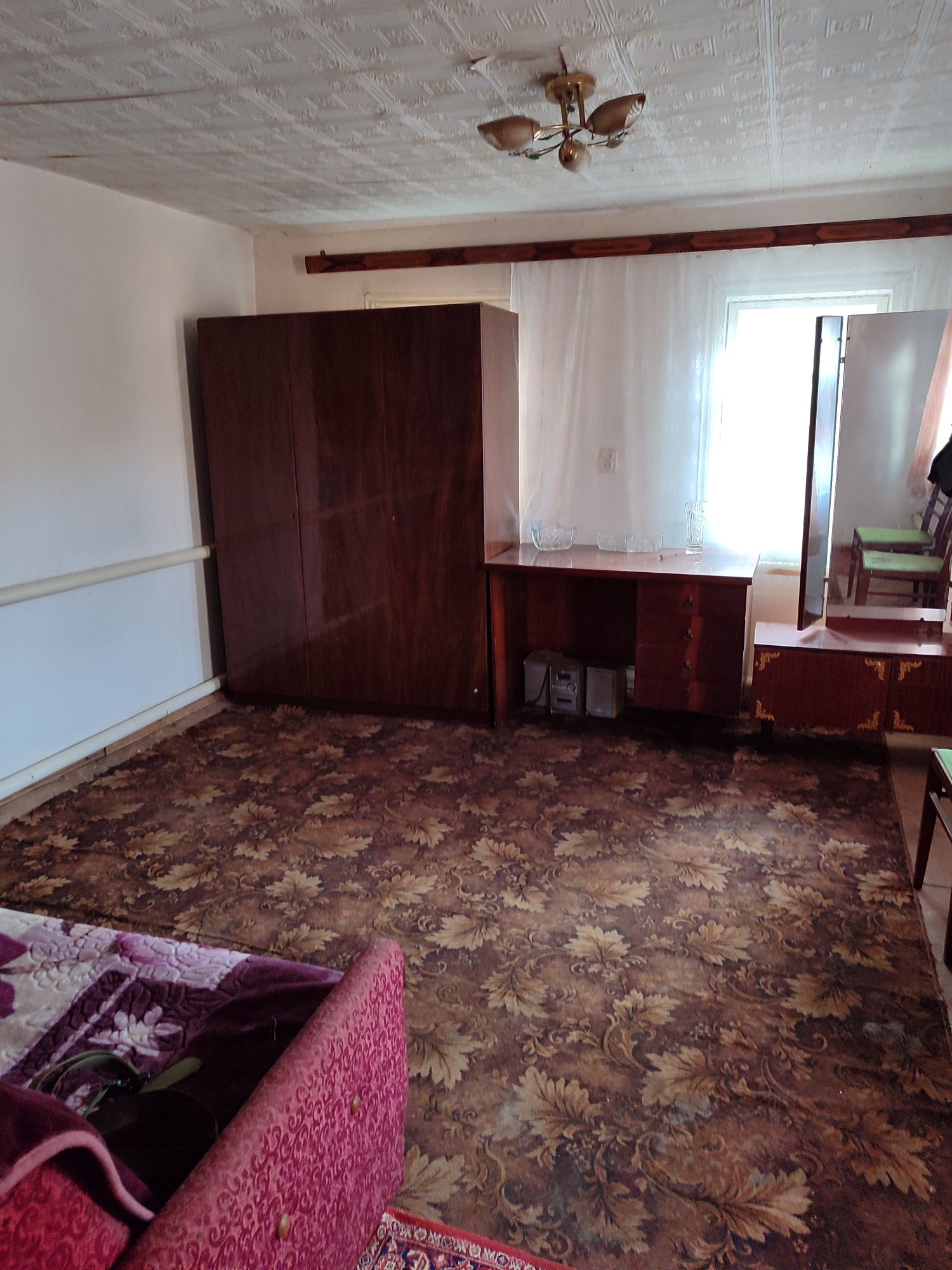 Продам хату  ,до центру 10-15 хв.