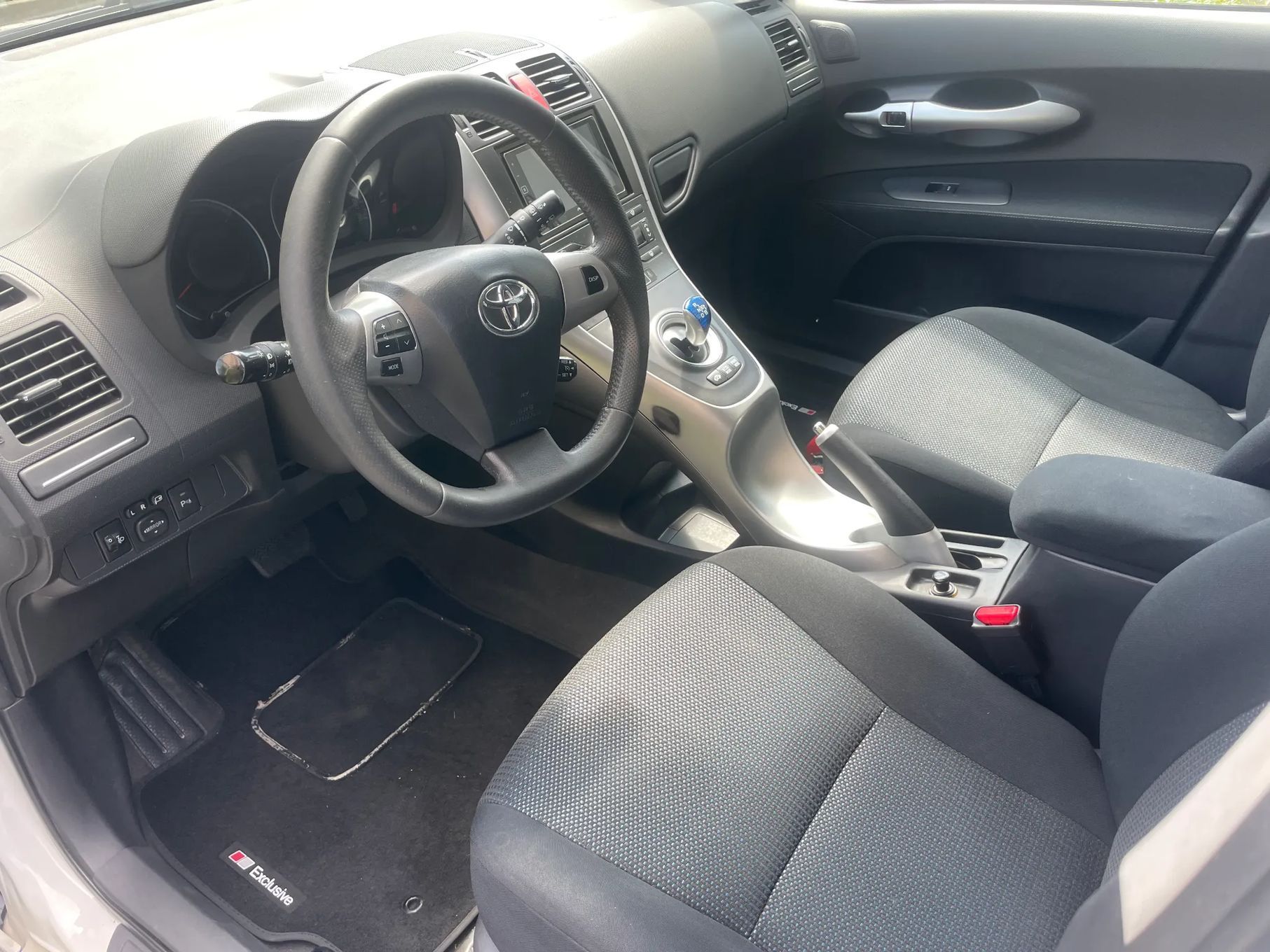 Toyota Auris Auris Hybrid