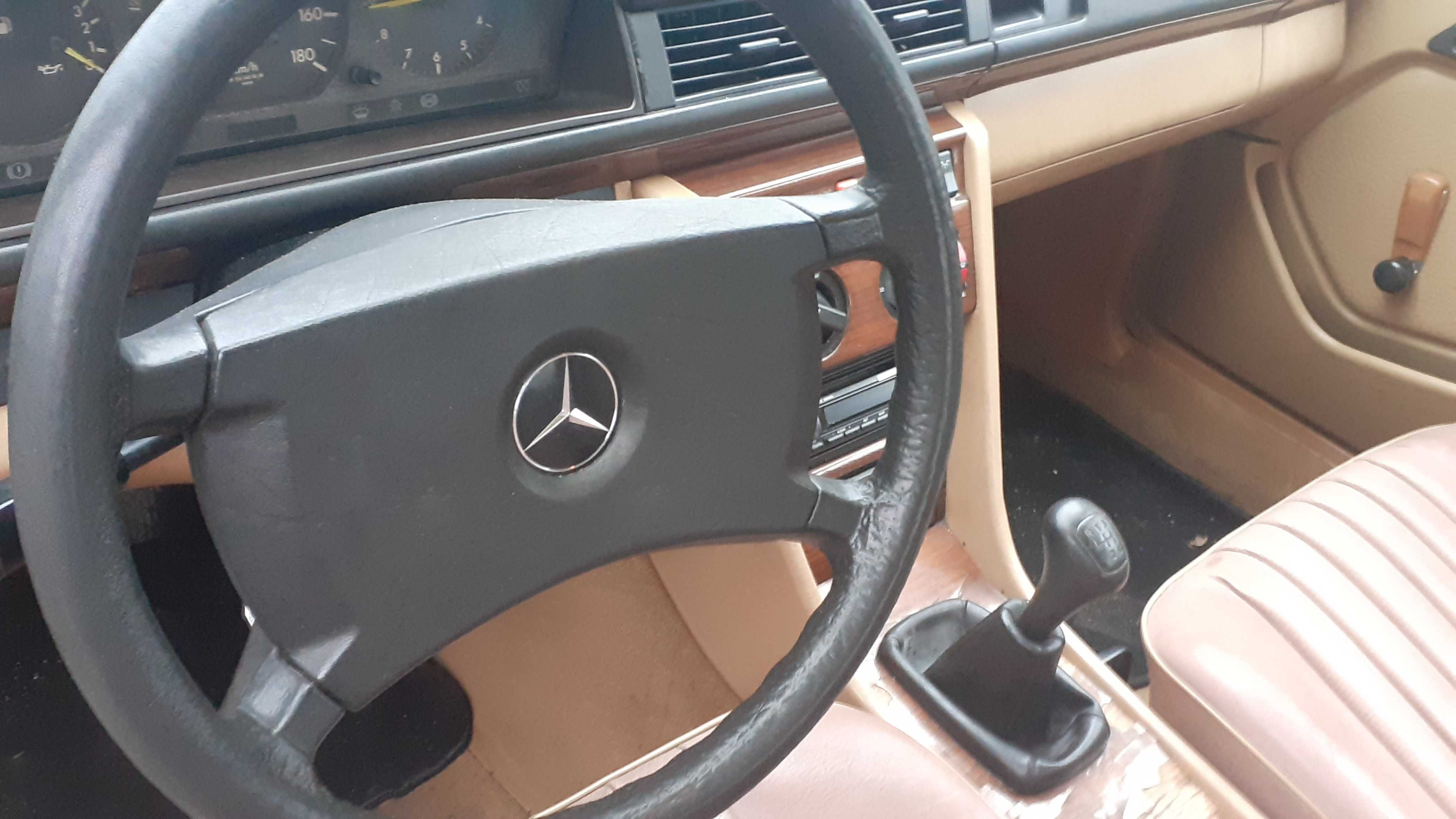 Mercedes-Benz E200 - de 1990
