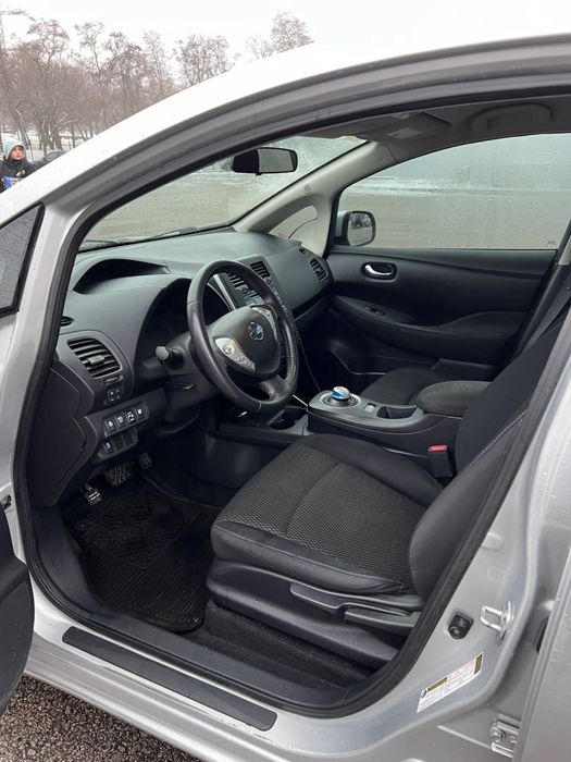 Продам nissan leaf