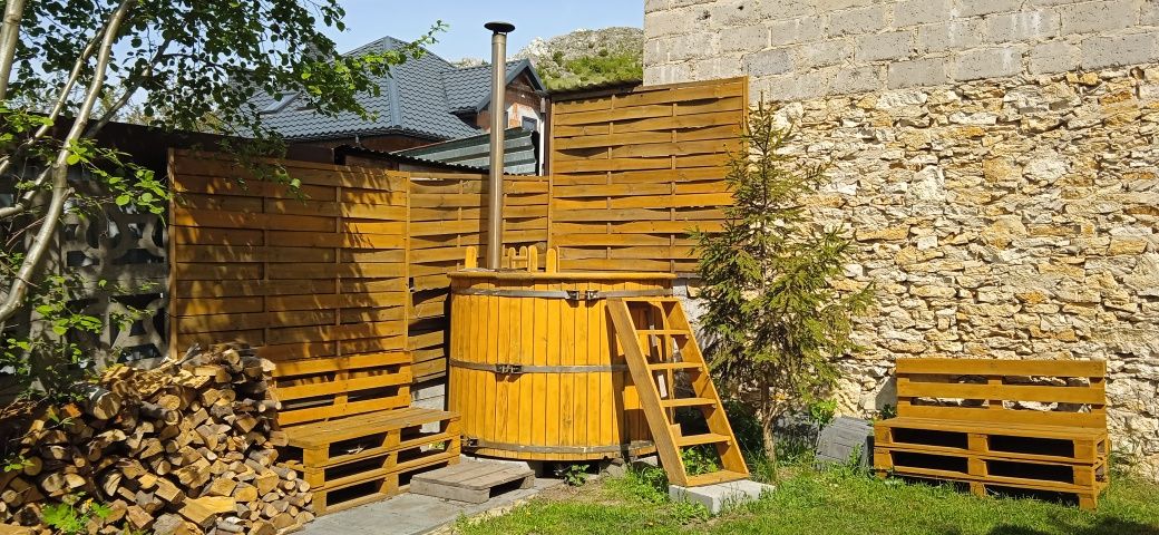 Domki całoroczne z grill-chatą i balią Olsztyn k/Częstochowy NOCLEGI