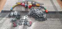 Zestaw torów LEGO DUPLO + dwa pociągi+ wiadukt + wagony
