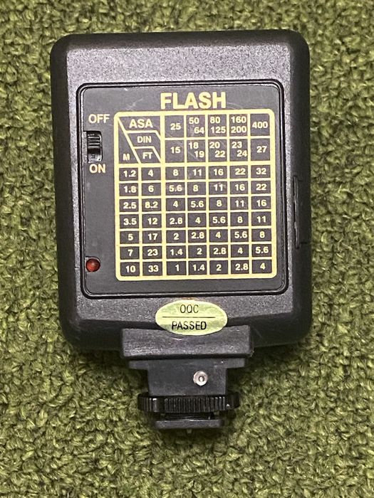 Продам фотовспышку