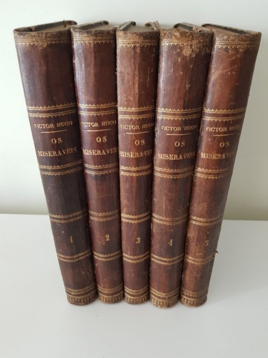 Livros antigos "Os miseraveis" de 1862 1°edição 5 volumes