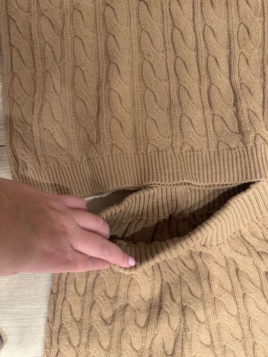 Вʼязаний костюм для дівчини