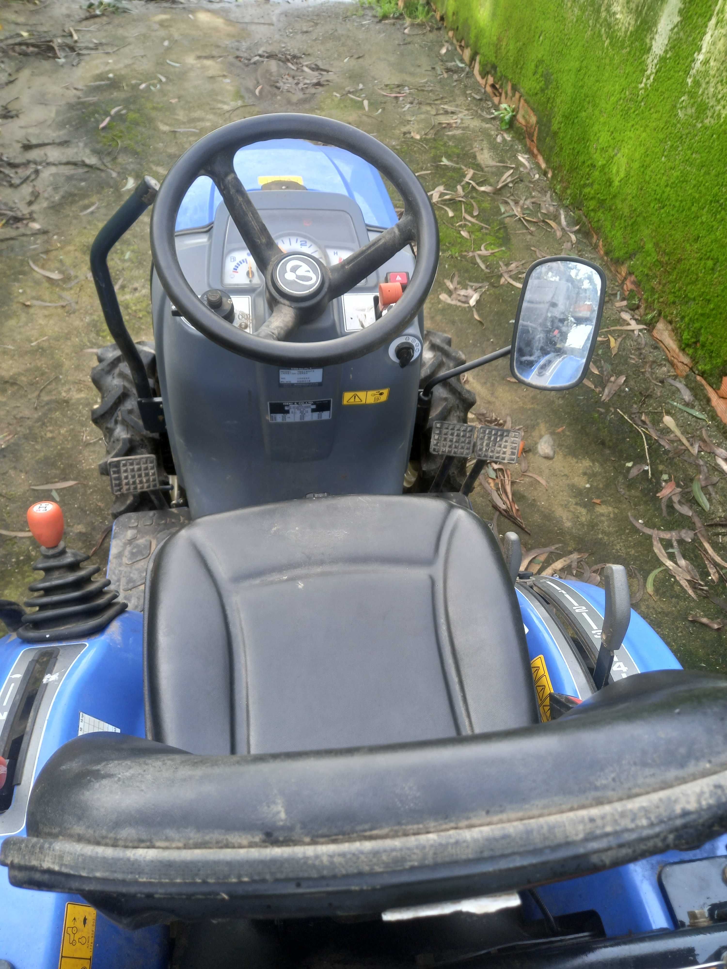 Iseki TM 3185 com alfaias