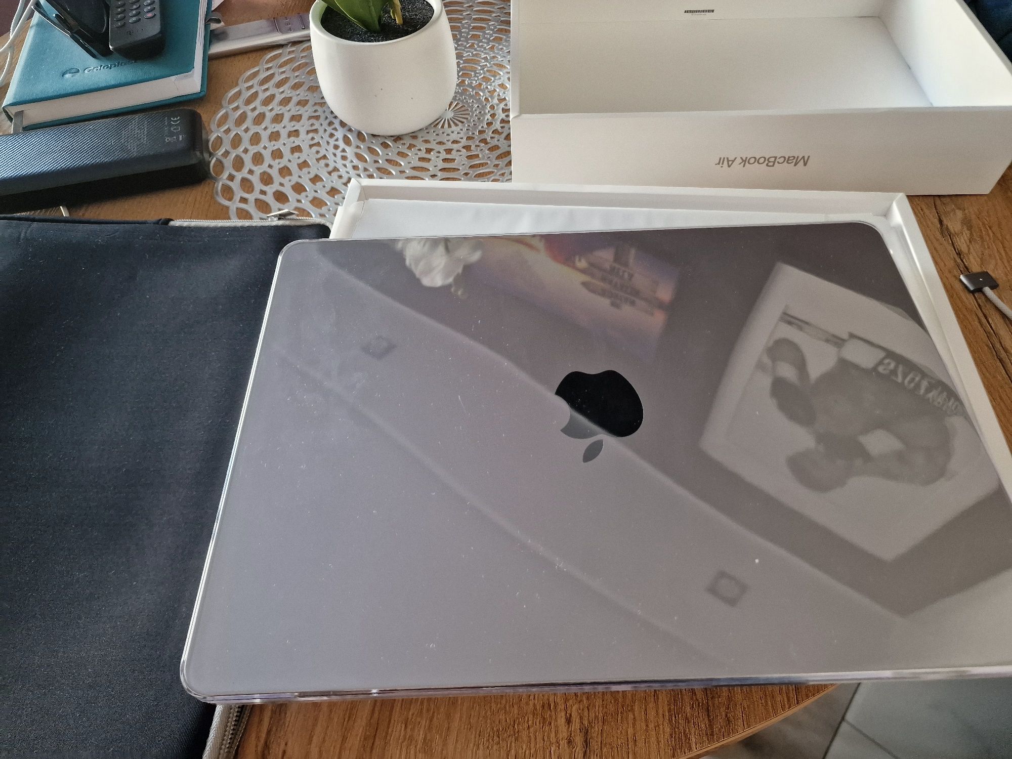 Macbook 13 pro m2  8/256 GB ubezpieczenie etui pokrowiec