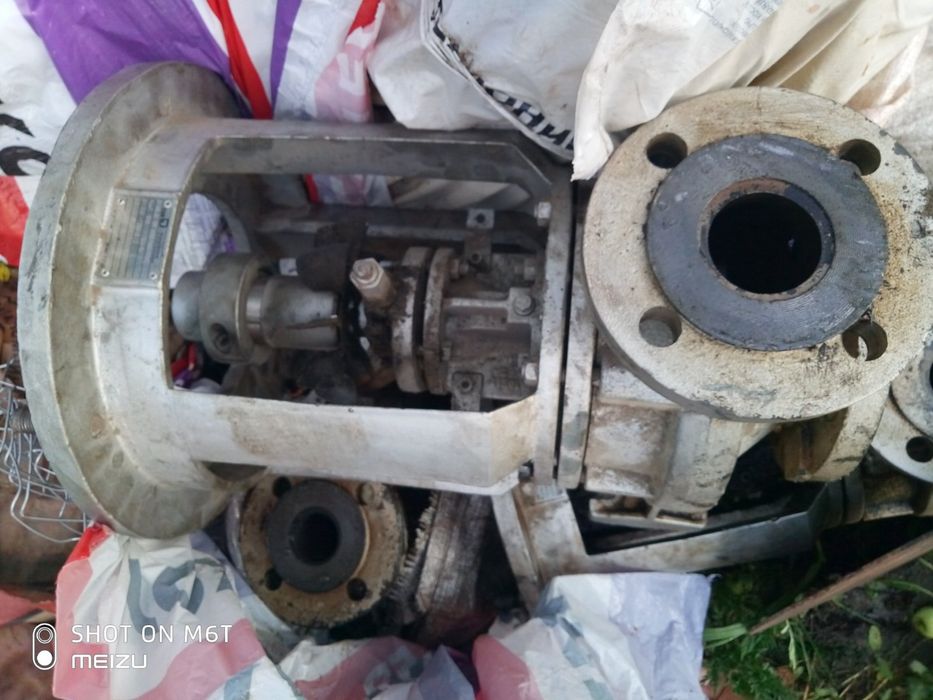 Продам гидравлику насосы БГ г   насас модель на  18/130м цилиндрымас