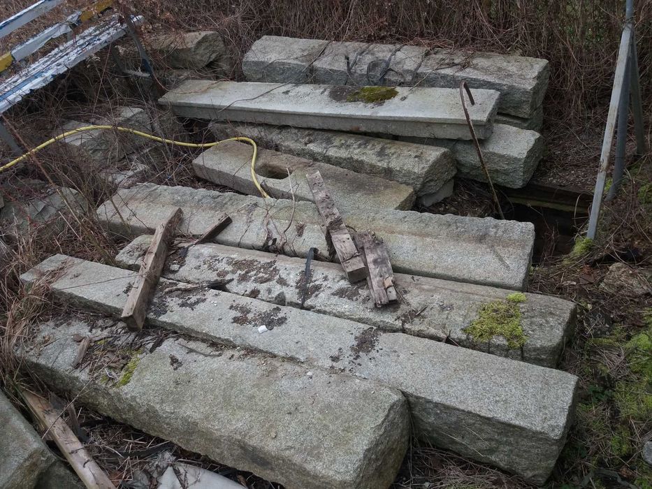 Stare schody granitowe kamienne ,płyty granitowe starobruk Stare Lampy