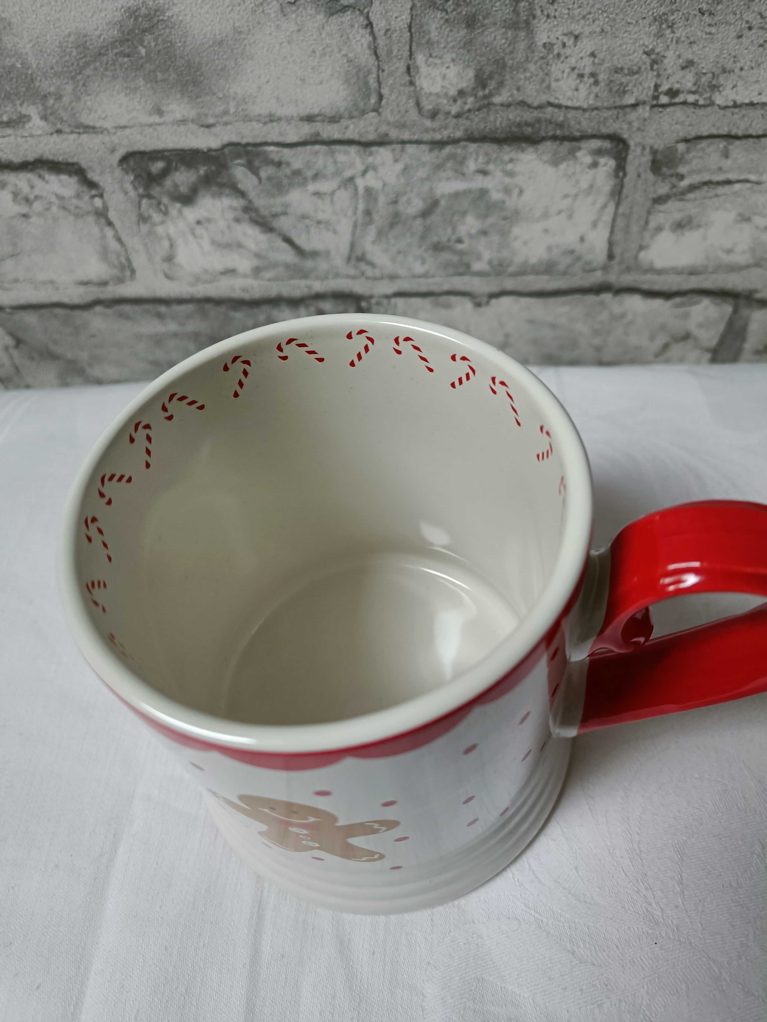 Duży kubek ceramiczny z ludzikiem piernikowym PRIMARK