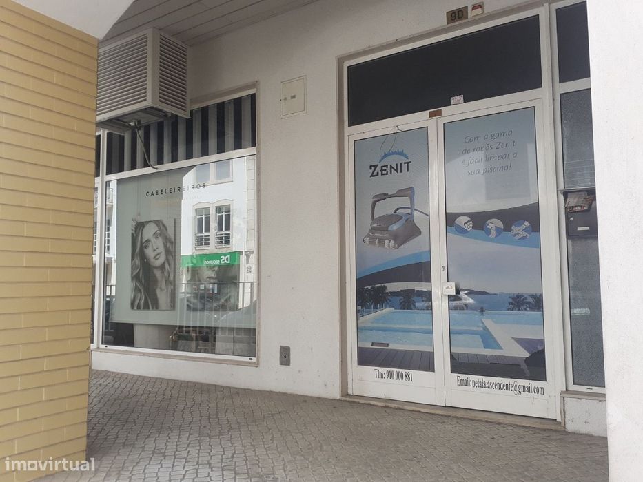 Loja com 2 pisos - Edifício Bacchus no centro de Torres Vedras