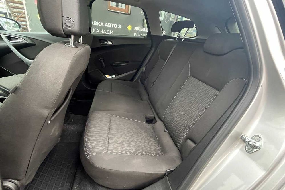 Opel Astra 2013 рік