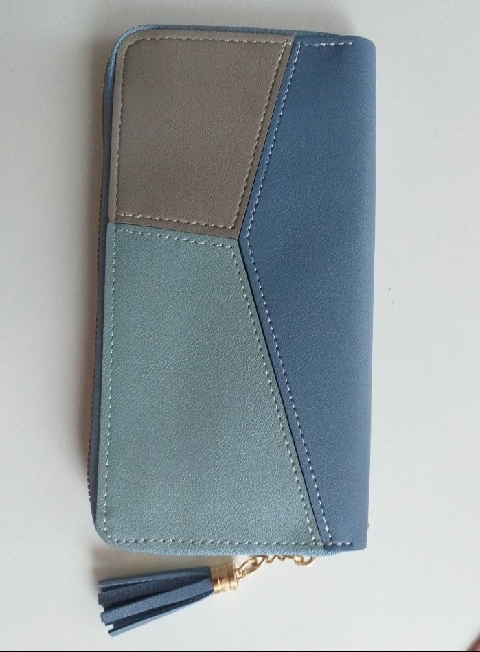 Duży niebieski portfel damski