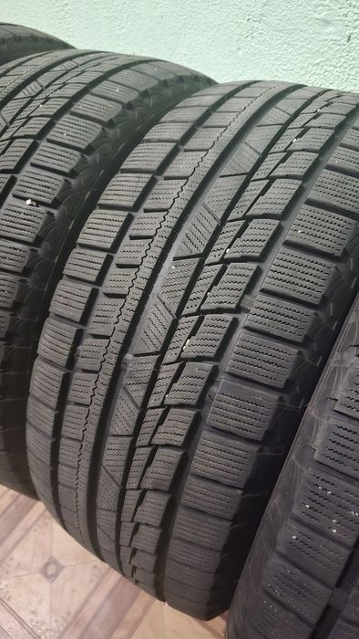 Б/У зимові шини 235/45 R18 98V