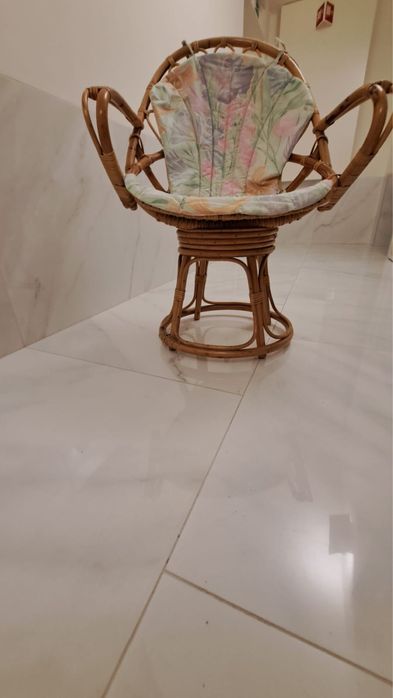 Cadeira em bamboo rotativa