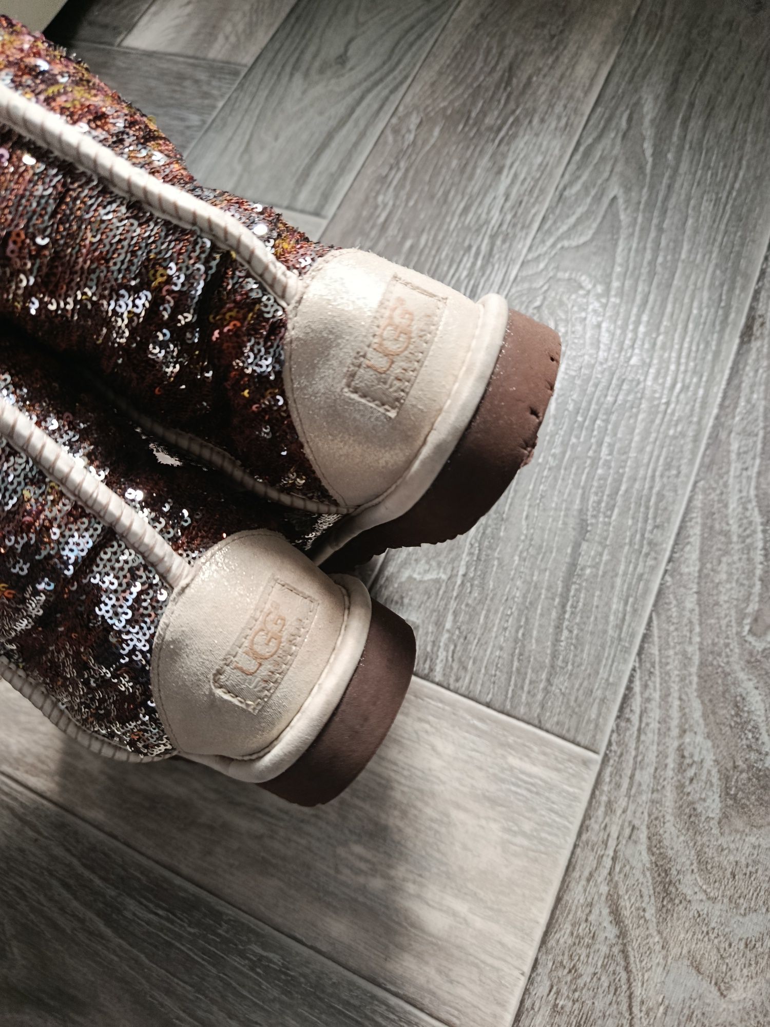 Золотисті UGG, уггі