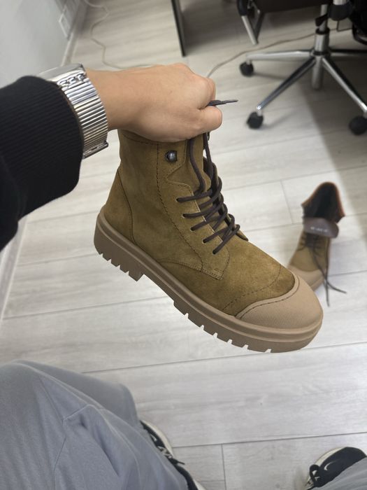 Продам осінні чоботи Vitto Rossi